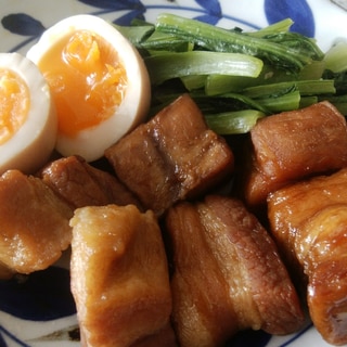 豚の角煮と半熟卵☆小松菜を添えて